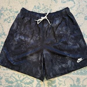 Nike Club Flow Shorts, Black/Grey, Size M